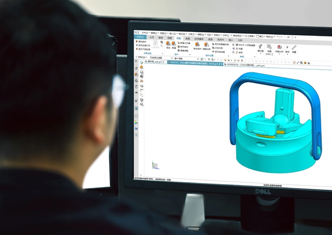 Auf Wiedersehen zu Kindern Verletzung der Wasser flasche