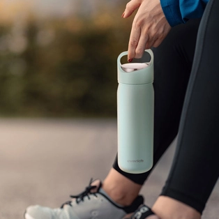 Isolierte Wasser flasche mit Infuser 01613A