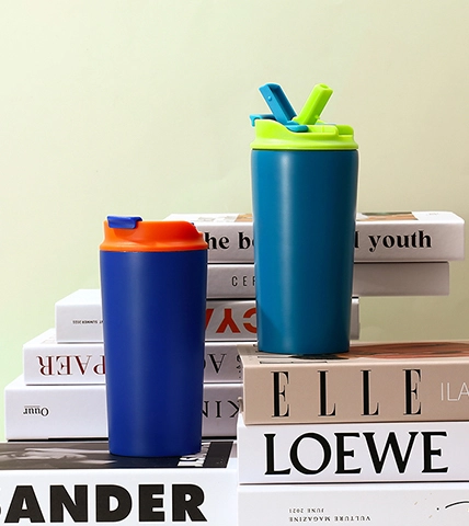 Isolierter Becher mit Deckel 19463A/B